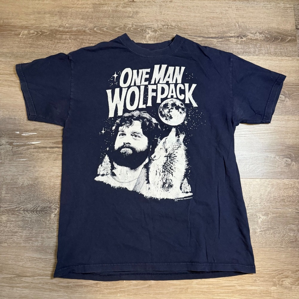 The Hangover One Man Wolfpack Shirt Mens Medium Navy Blue Alan Graphic Tee 2010